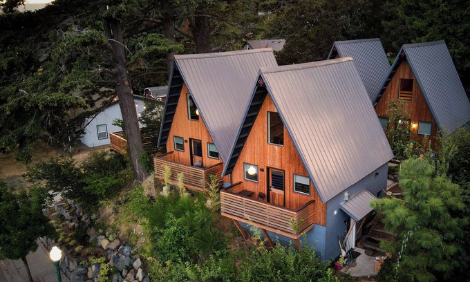 Stevenson Cabin | Pet-Friendly A-Frame Cottage 2: Ideal for Relaxing Retreats