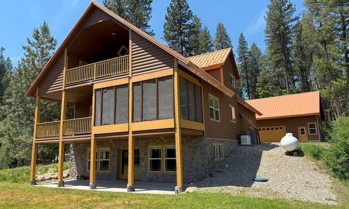 Garden Valley Cabin | Cabin 26: Scenic & Spacious 2-Building cabin in Garden Valley/6 Bed/4.5 Bath