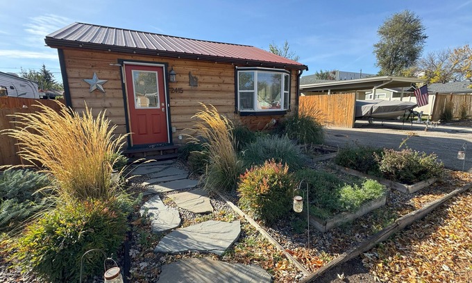Boise House | Cabin 2BR/2BA home, 3 min to airport, downtown, and BSU. Long stays available.