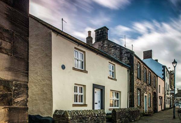Haltwhistle Cottage | Spacious 3-Bedroom Cottage with Kitchen & Pet-Friendly Perks