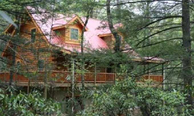 Lake Lure Cabin | Cozy Cabin with 3 Bedrooms, Hot Tub & Game Room Awaits
