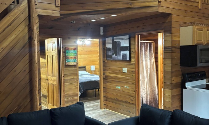 Clear Creek Cabin | {CABIN #3 of 4} "THE RELAXATION". YOUR HOME AWAY FROM HOME.
