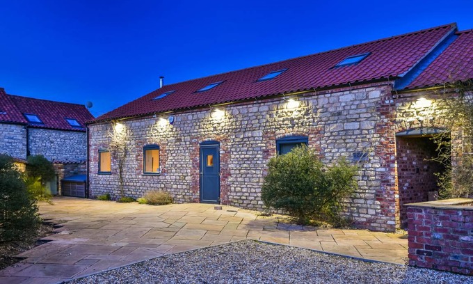 Grange de Lings Cottage | Spacious 4-Bedroom Cottage for Families and Pets