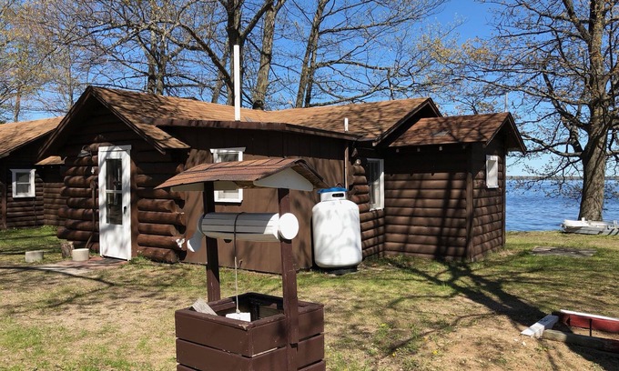 Carp Lake Cabin | Pet-Friendly Stay at Hackmatack Cabin with Lake View