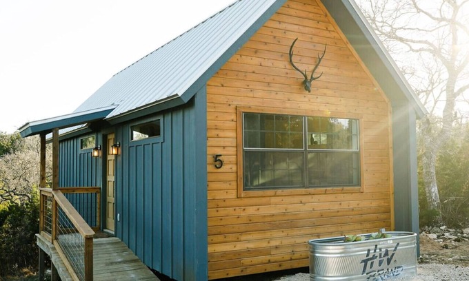 Dripping Springs House | Cozy Tiny Cabin 5: Perfect for Families & Pet Lovers