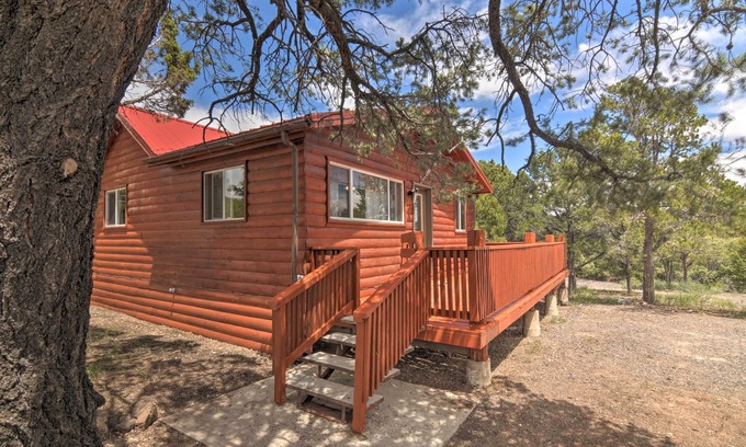 Boulder Cabin | Relaxing Cabin 6 Mi from Burr Trail – Rated 9/10 by Guests!