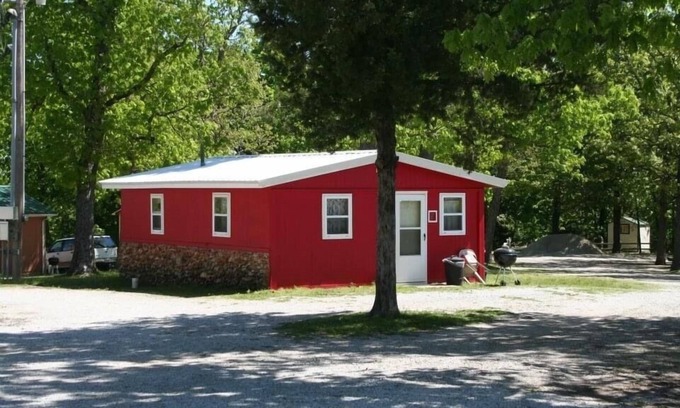 Warsaw Cabin | Pet-Friendly Cabin 6 - Reel and Trigger Awaits You