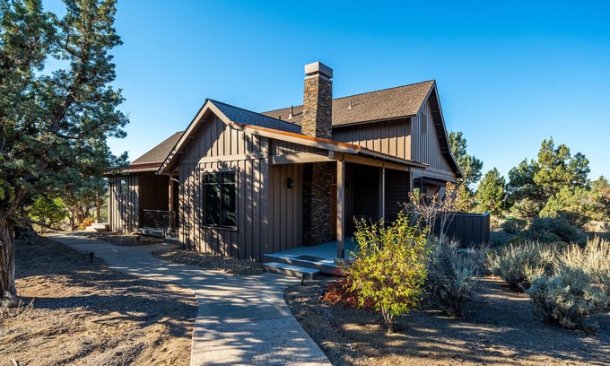 Powell Butte Cabin | Experience Sage Canyon: Mountain Views & Hot Tub Bliss