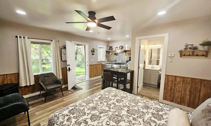 Glenwood Springs Cabin | Cabin 9 Cozy rustic w/Kitchen
