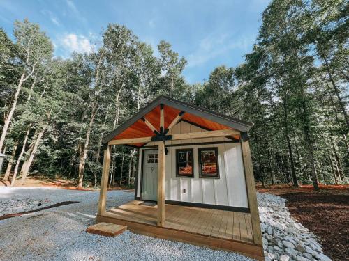 Hartwell Other | Cozy Cabin #9: Ideal One Bedroom with Kitchenette