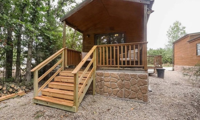 Neal Cabin | Discover Cabin 9: Lakefront Retreat for Fishing & Family Fun