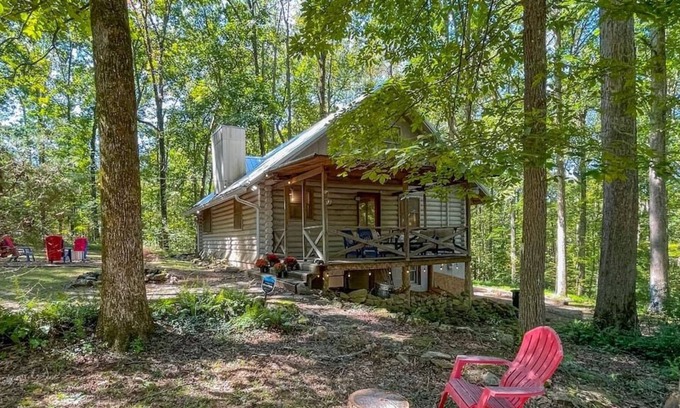 Kingston Springs Cabin | Cabin and Creek - Secluded Oasis - 3BD