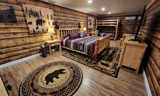 Rocky Grove Apartment | Exceptional Modern Rustic Apt with Pets & Breakfast Near Park