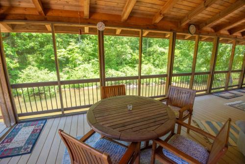 Laurel Springs House | Cabin at Cranberry Mill - Private Creekfront Cabin in Laurel Springs