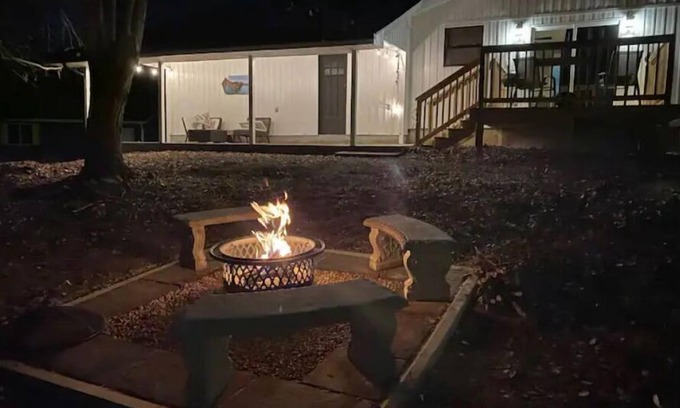 Hardin House | Lakefront Cabin Retreat with Pool and Family-Friendly Amenities