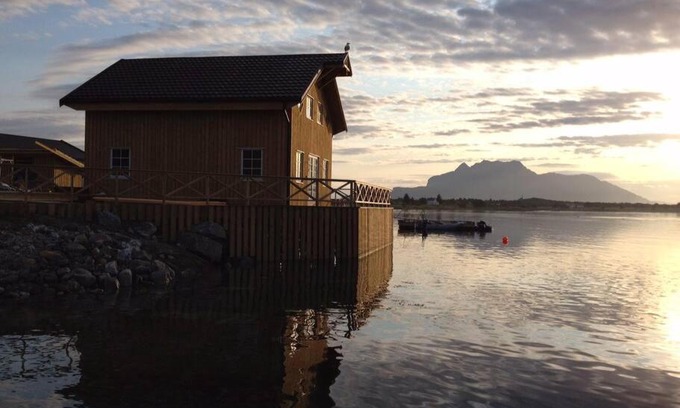Solfjellsjoen House | Seaside Cabin: Perfect for Family Fishing Adventures