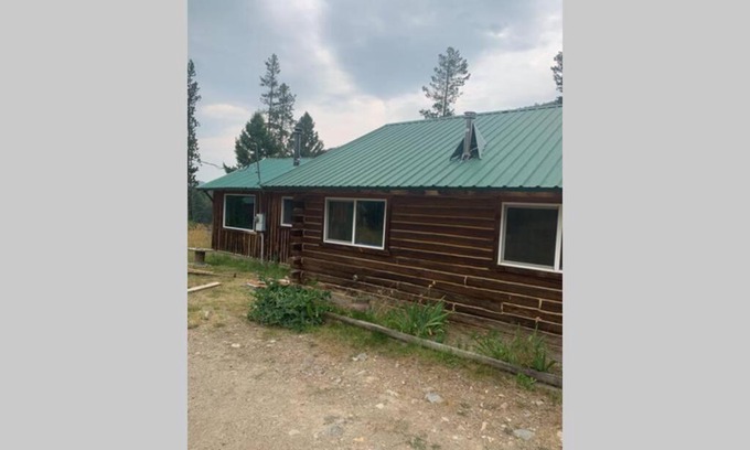 Powell County House | Cozy Cabin Nestled by National Forest with Family Amenities