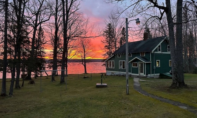Marenisco Cabin | Cabin Creek on the western banks of Lake Gogebic