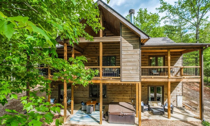 Mineral Bluff Cabin | Mountain Cabin Retreat: Hot Tub, Game Room & Pet Friendly