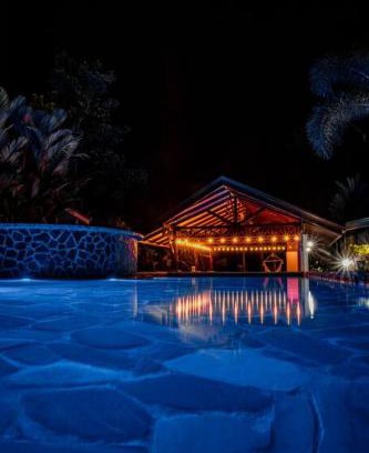Palma Apartment | Relaxing Cabin with Jacuzzi and Pool in La Fortuna