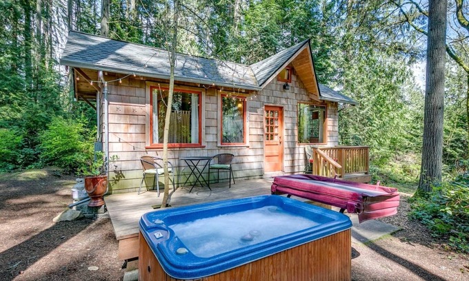 Rollingbay Cabin | Cozy Cabin Fever: Private Retreat with Spa & Hot Tub