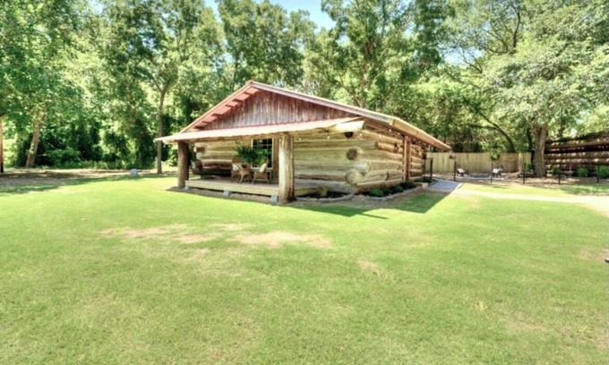 Shawnee Cabin | Top-Rated Cabin for Rent in Shawnee with Family-Friendly Amenities