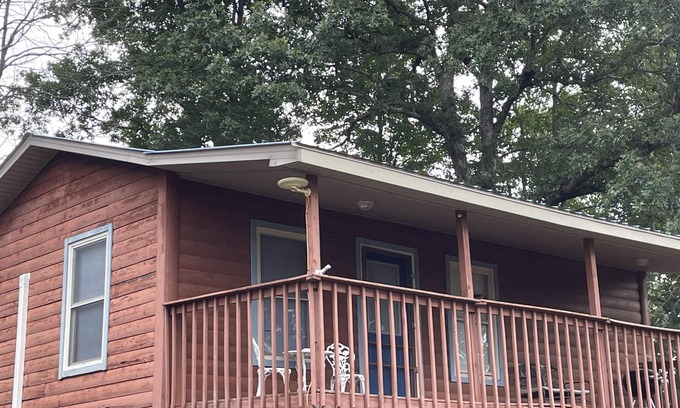 Campton Cabin | Cozy Cabin for Two with Hot Tub and Scenic Views