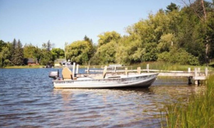 Central Lake Cabin | Pet-Friendly Cabin Four with Breakfast for a Family Getaway
