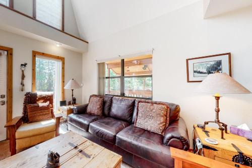 Grand Lake House | Relaxing Cabin Getaway at Stonewood Lodge for Families