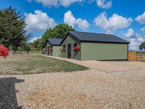 East Dereham Cabin | Idyllic Cabin Hideaways with Ocean Views and Pet-Friendly Stay