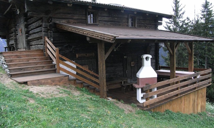 Alpbach Ski Chalet | Pet-Friendly Cuddle Cabin with Ocean View and Spa Access