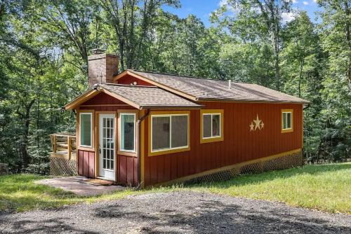 Bergton Ski Chalet | Cozy Cabin with Hot Tub, Firepit & Dog-Friendly Perks