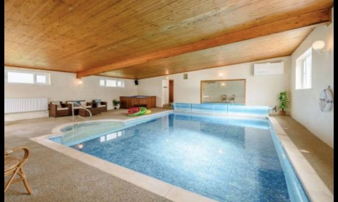Holsworthy Cabin | Cozy Cabin in Devon with Private Pool and Pet Friendly Options