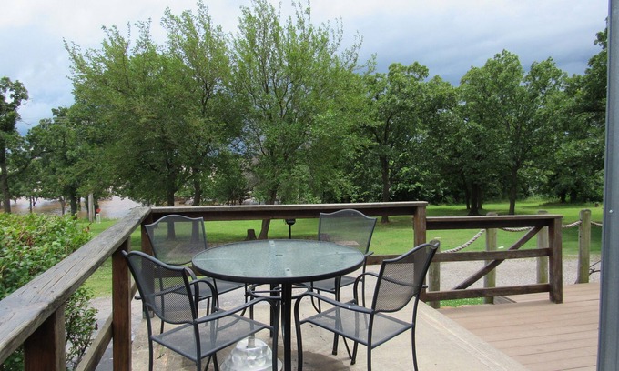 Mannford Cabin | Relaxing Cabin Retreat by the Lake with Family-Friendly Amenities