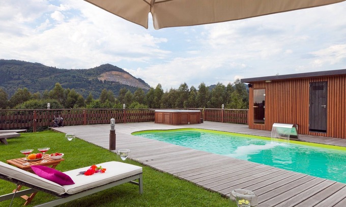 Ea Cabin | Tranquil Nature Retreat with Pool Near the Beach