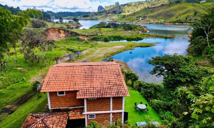 Guatape Cabin | Cabin in Guatape with Jacuzzi and dam.