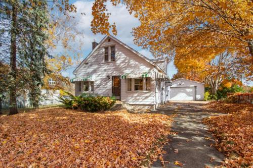 Orillia House | Cabin in Orillia with 3BR - Nearby Trails Skiing and More