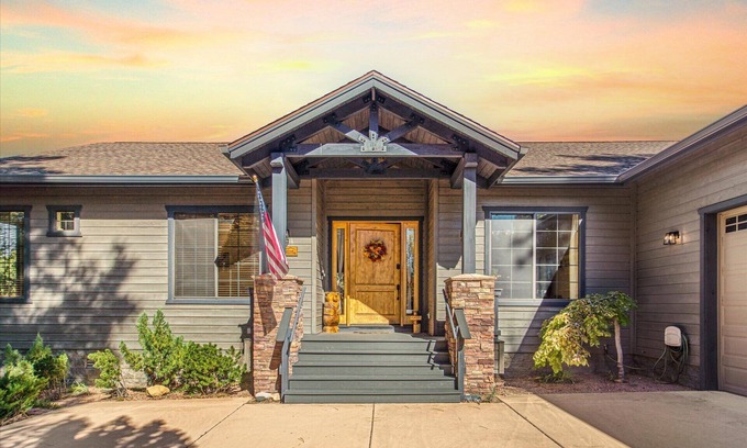 Torreon Cabin | Idyllic Cabin in Show Low, AZ with EV Charging & Pets Welcome