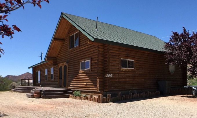 Leeds House | Explore Rockhound Heaven at Silver Reef Cabin Retreat