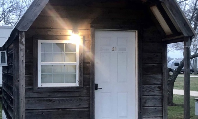 Glen Rose Cabin | Pet-Friendly Cabin in the Country with Ocean Views