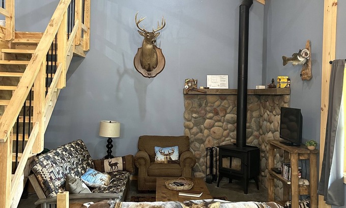 Goodson Cabin | Idyllic Cabin in the Woods Near Bennett Springs & Pomme de Terre
