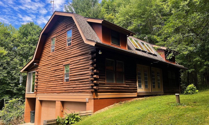 Ravenna Cabin | Escape to a Cabin in the Woods with Ocean & Lake Views