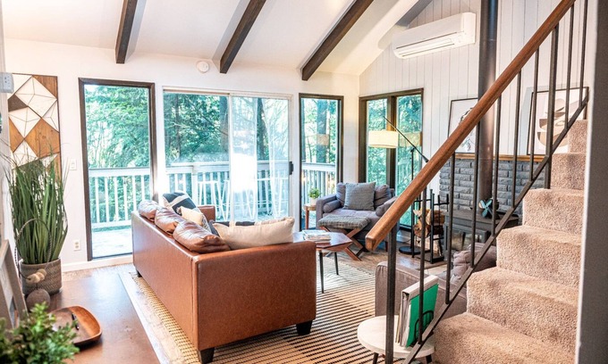 Sudden Valley House | Inviting Cabin in the Woods with Lake Views & PNW Vibes