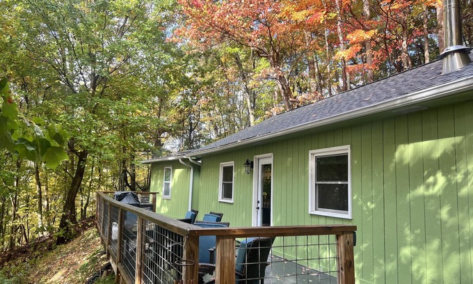 Canton Cabin | Relaxing Cabin Retreat with Hot Tub & Spa Amenities