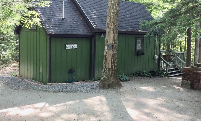 Manchester Cabin | Cozy Cabin Retreat in the Woods with Lake Access