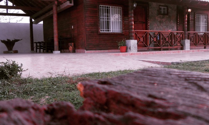Comalcalco Ski Chalet | Cozy Cabin Retreat in ZONA MAYA with Pool & Kitchen