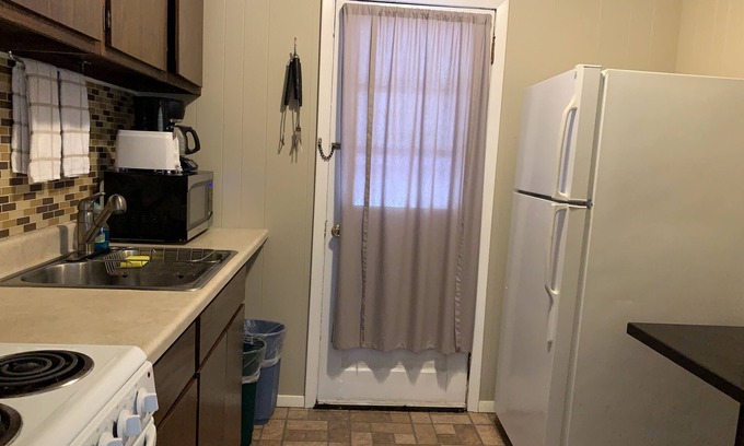 Big Indian Apartment | Cozy Cabin-like Studio Suite with Spa & Breakfast Options