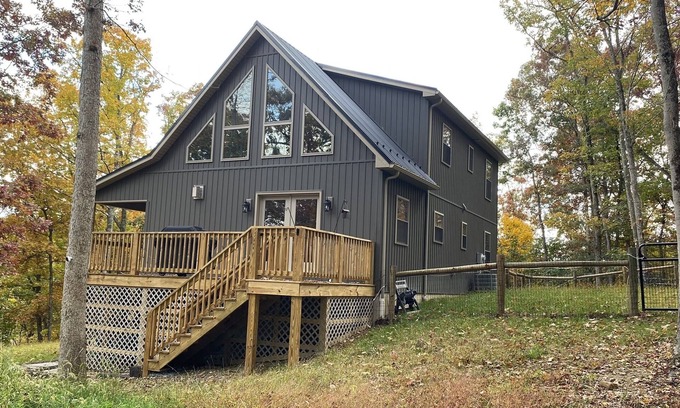 Huntingdon House | Serene Cabin Retreat Near Raystown Lake with Lake Views