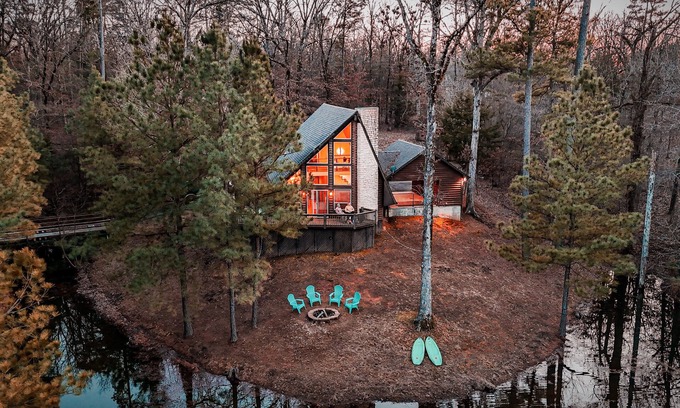 Whispering Hills Cabin | Serene Cabin Masterpiece with Private Lake Access