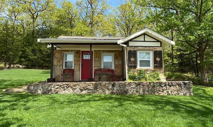 Osage Beach Cabin | Lake View Cabin No. 2 @ The Old Swiss Village - Rated 10/10